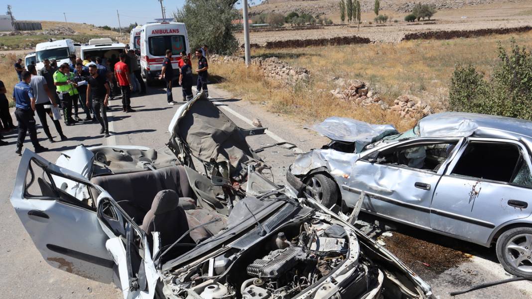 Aksaray'da feci kaza! Araçlar kağıt gibi ezildi: Ölü ve yaralılar var 8